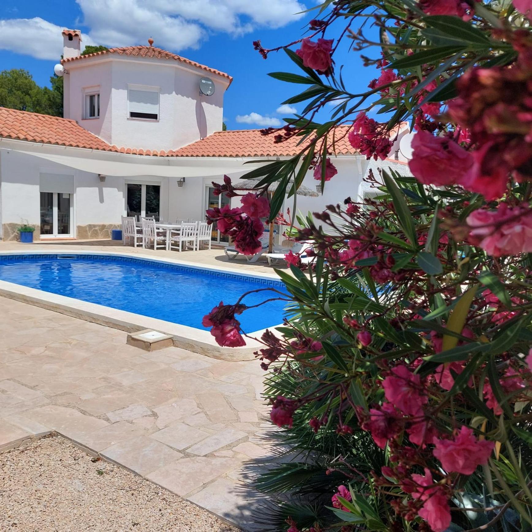 Villa Voor 8 Personen Met Zwembad Calafat Exterior photo