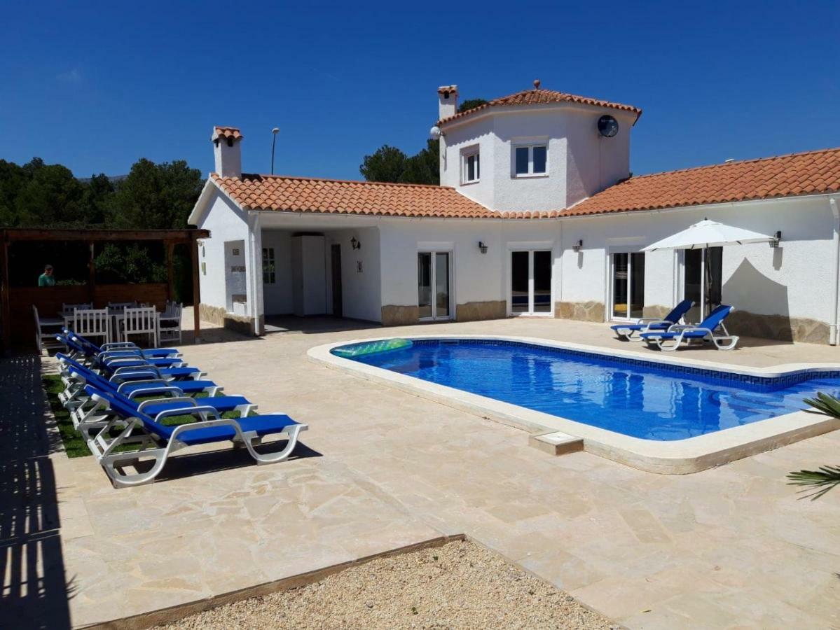 Villa Voor 8 Personen Met Zwembad Calafat Exterior photo