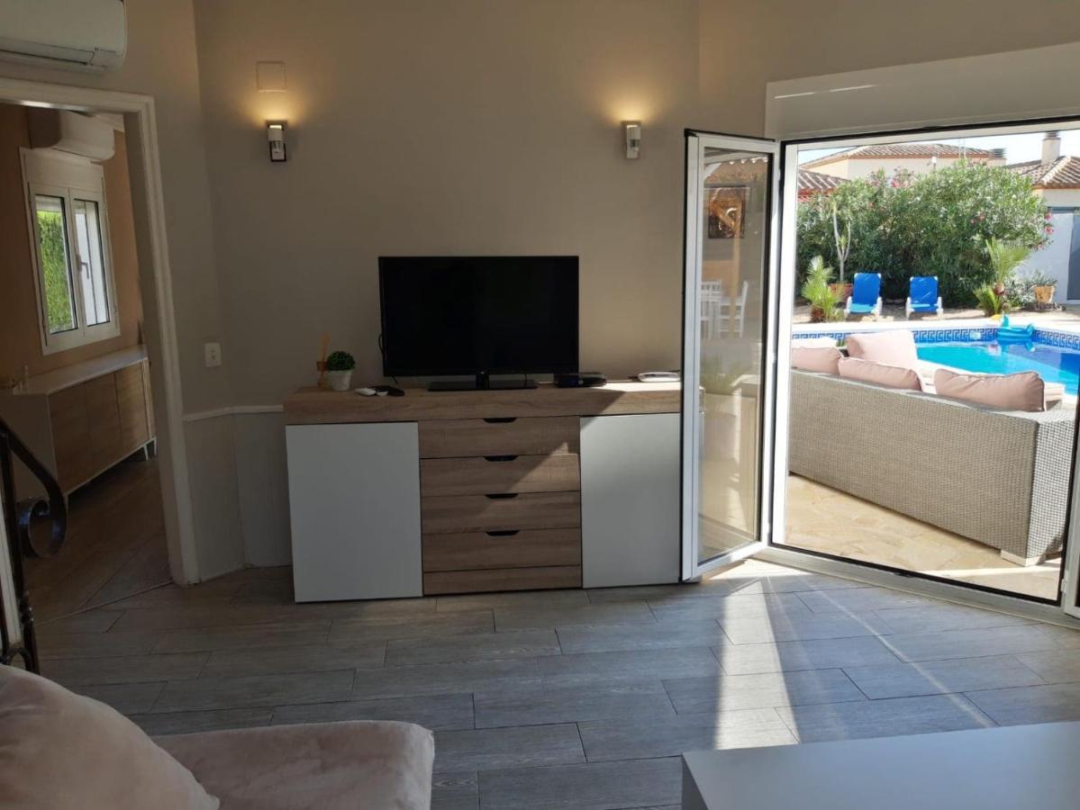 Villa Voor 8 Personen Met Zwembad Calafat Exterior photo